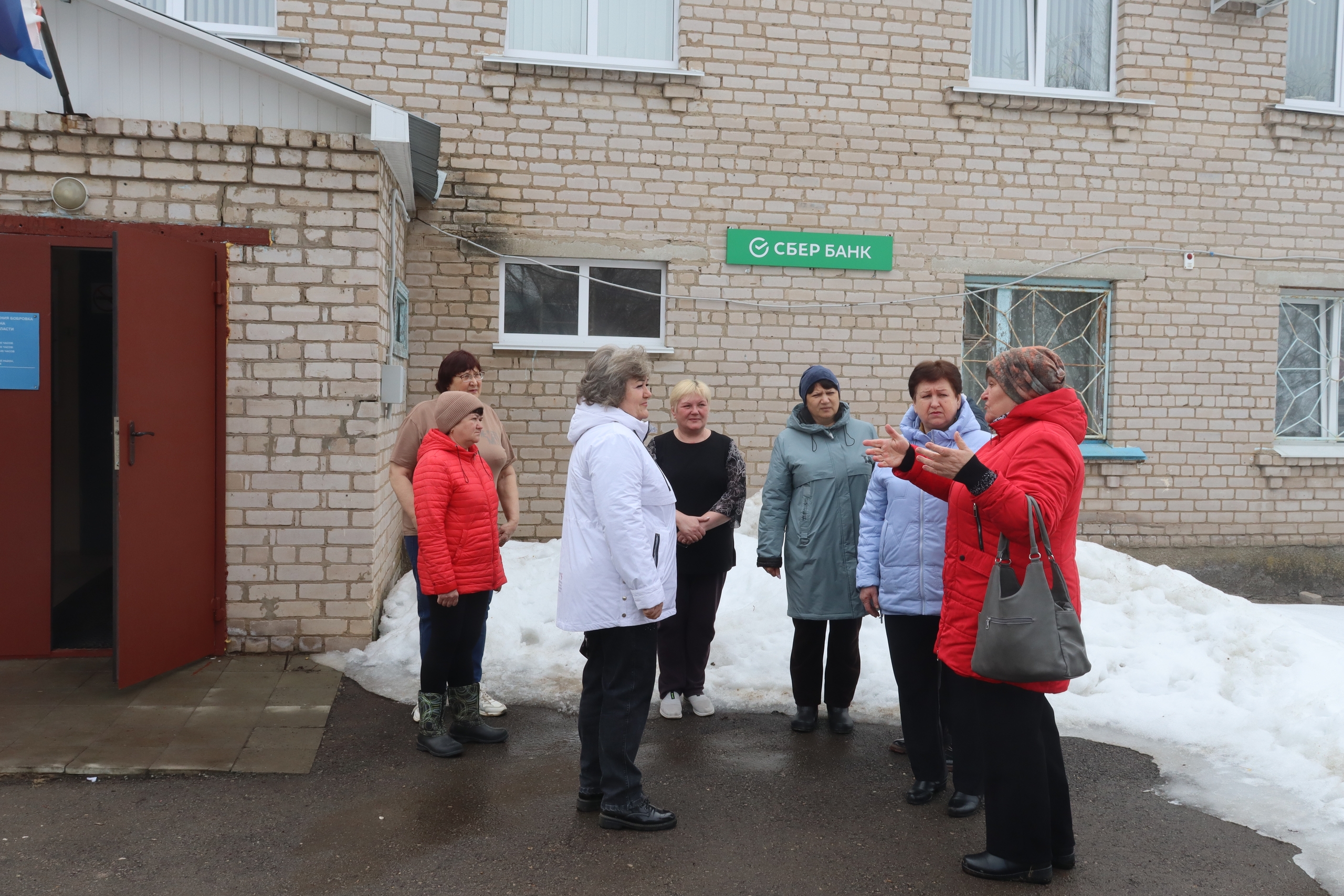 Почему Сбер уходит из сел?