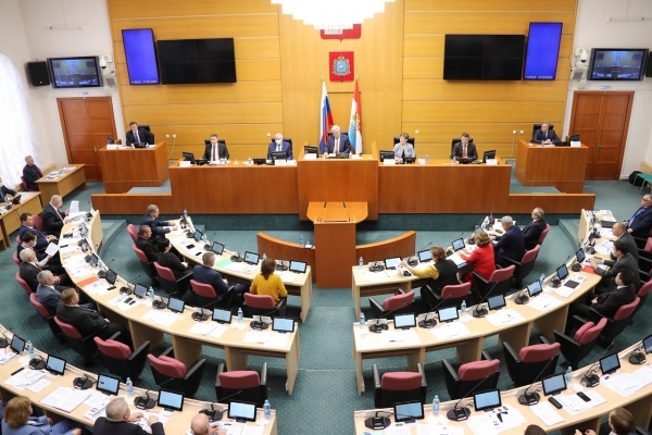 Дмитрий Азаров подписал постановление о введении дополнительных ограничений в Самарской области в связи с угрозой распространения коронавируса.